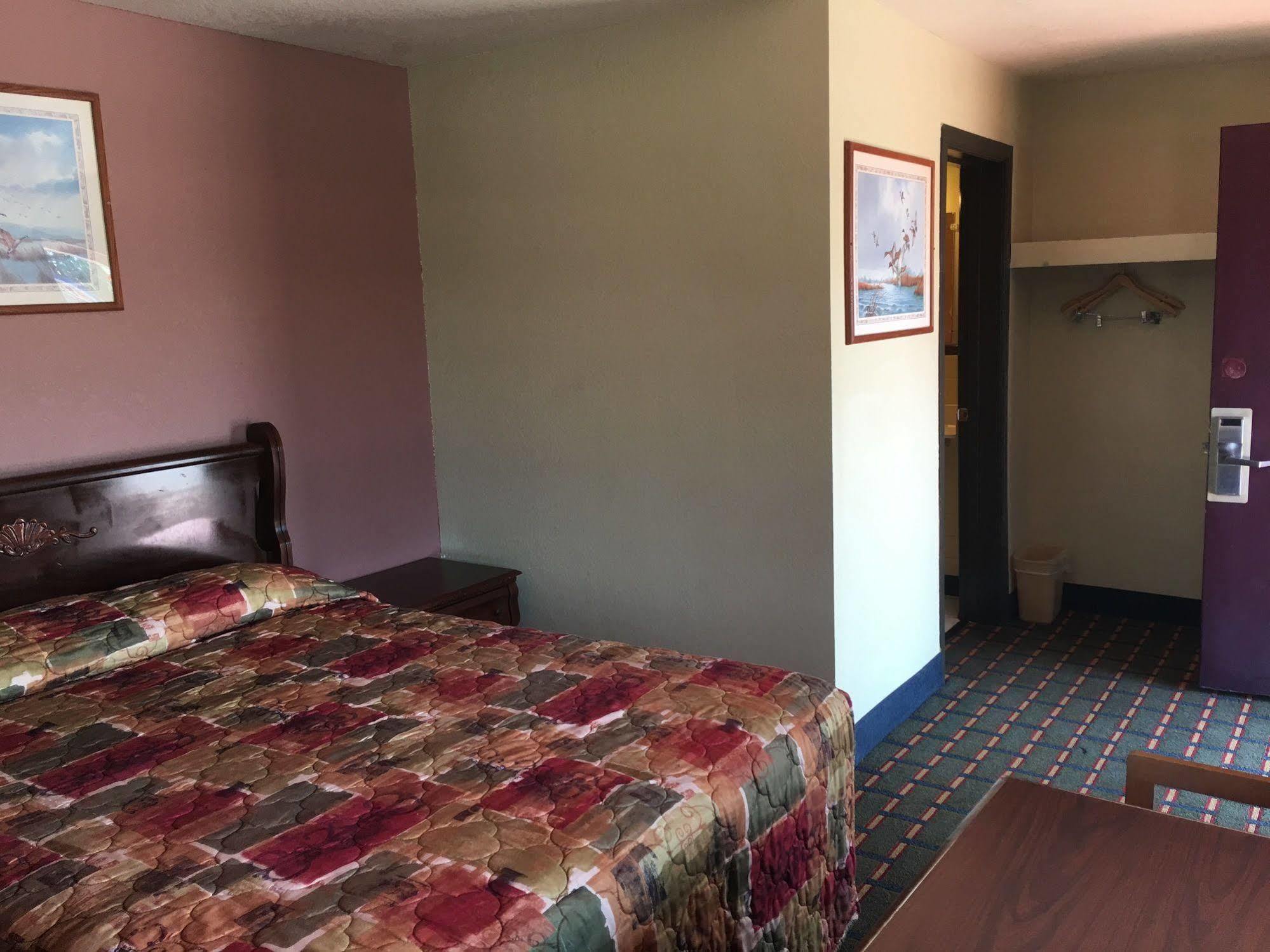 Best Value Inn Motel Sandusky Marianna Ngoại thất bức ảnh